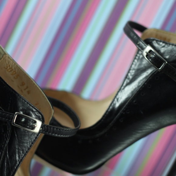 Bandolino Black Leather Heels - Picture 10 of 16